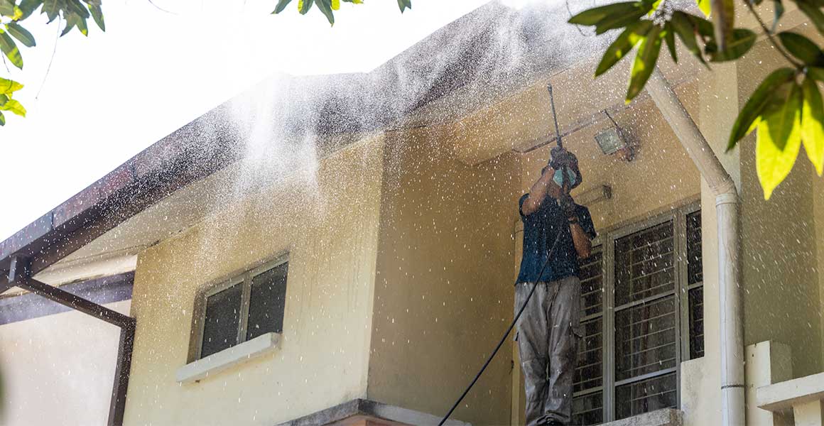 how long does it take to power wash a house